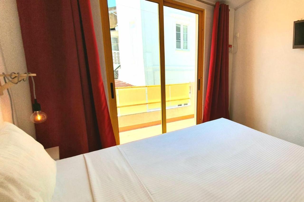 Lovelystay - Yellow Submarine House 拉哥斯 外观 照片