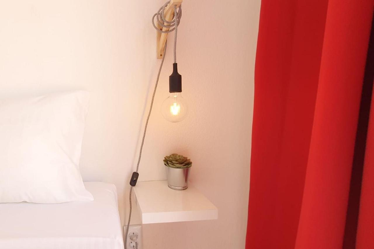 Lovelystay - Yellow Submarine House 拉哥斯 外观 照片