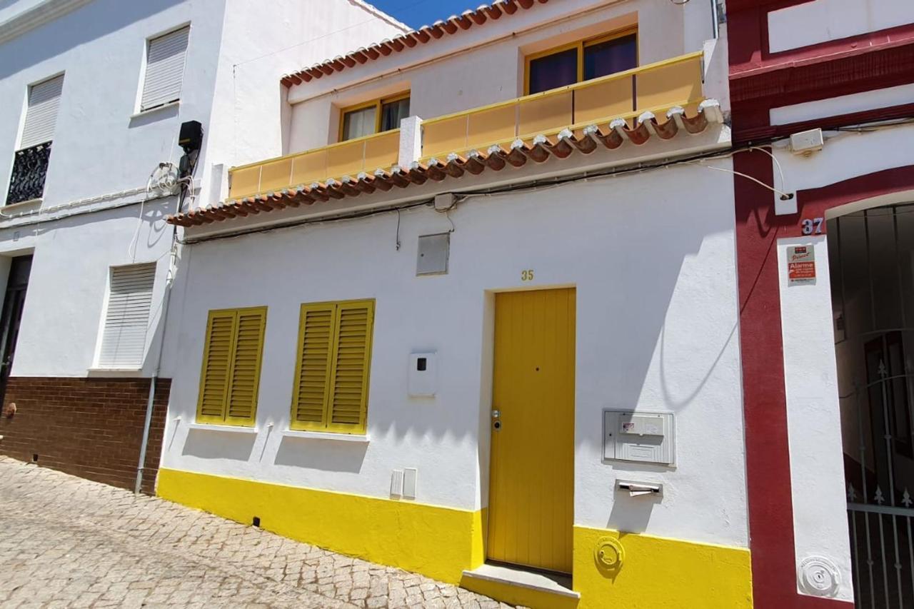 Lovelystay - Yellow Submarine House 拉哥斯 外观 照片